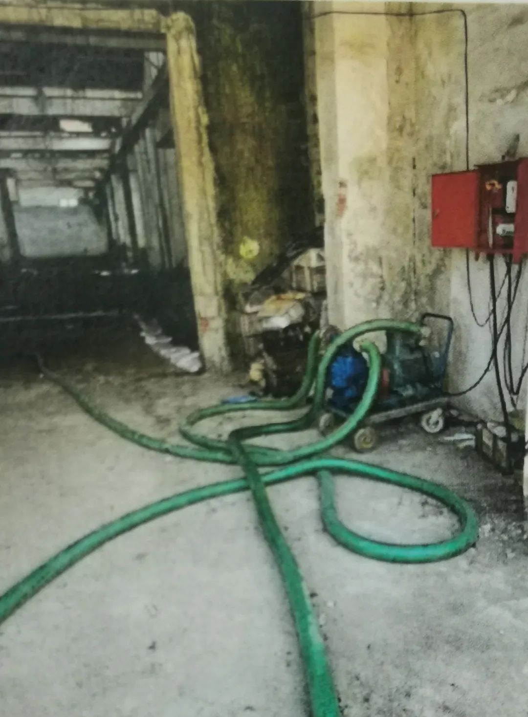街边流动加油车的油，你敢加吗？——从4人卖“黑油”被判刑看危险化学品经营的法律红线